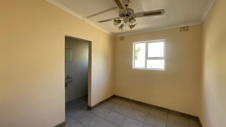 5 Bedroom Property for Sale in Beacon Bay Eastern Cape